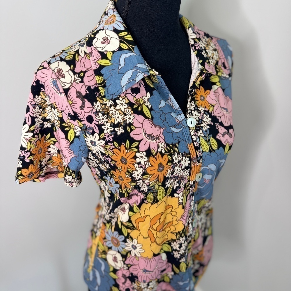 WAYF Floral Button Up Short Sleeve Top - Picture 4 of 7